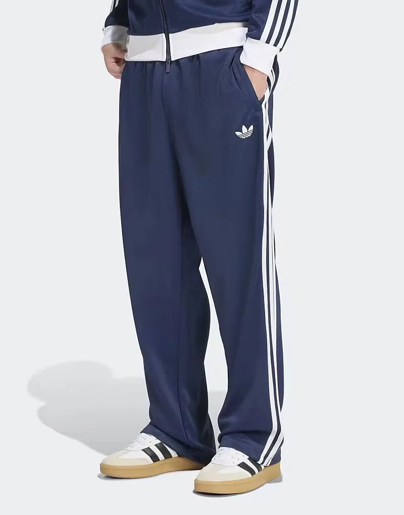 Свободные спортивные брюки Adidas Originals Adicolor цвета «ночной индиго» / белый