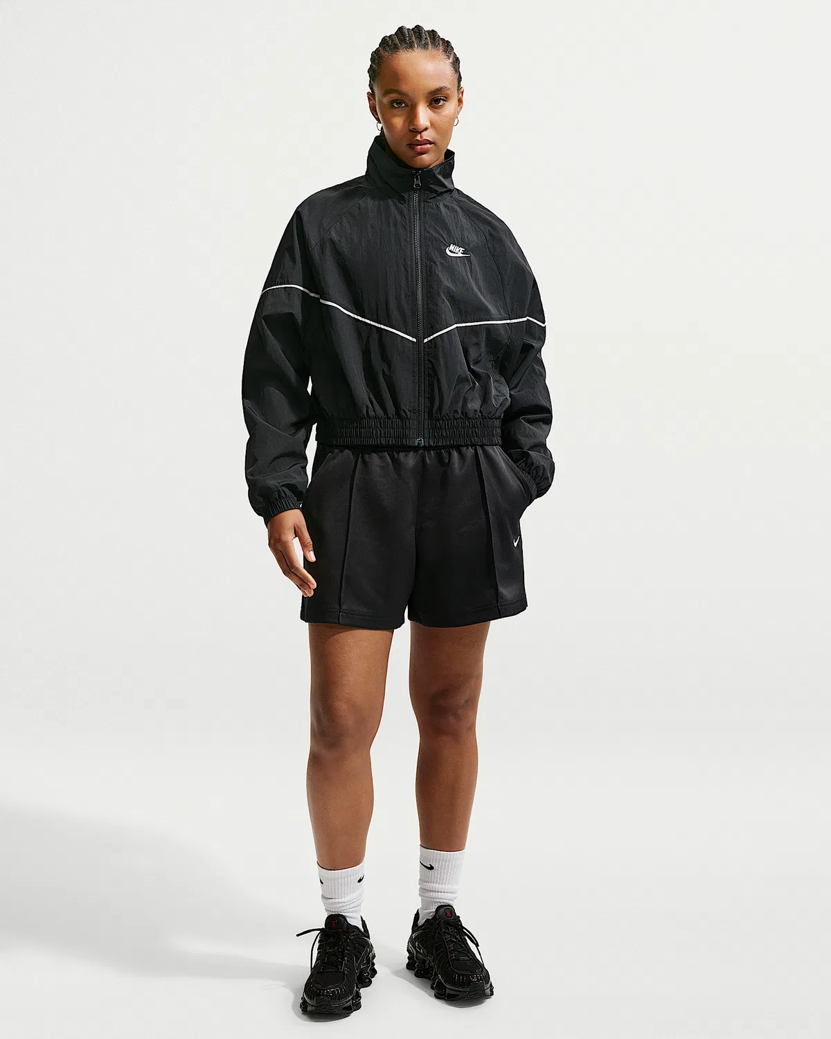 Женские шорты для бега Nike Sportswear из полиэстера со средней посадкой, Black/Black/Sail