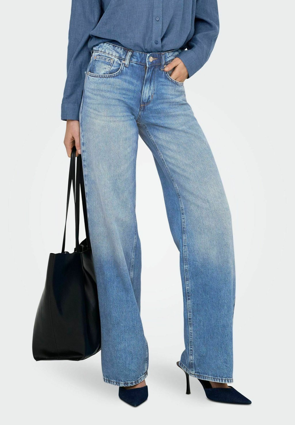 

Расклешенные джинсы MIT WEITEM BEIN ONLHOPE ONLY, цвет Light Medium Blue Denim