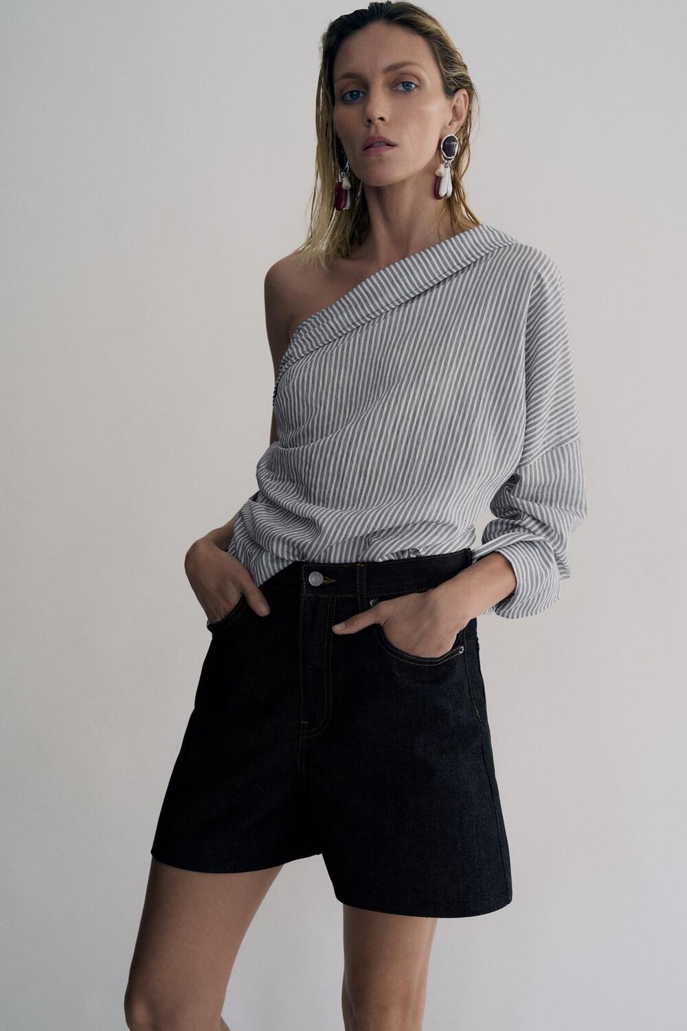 

Шорты-бермуды из денима средней посадки ZARA, синий