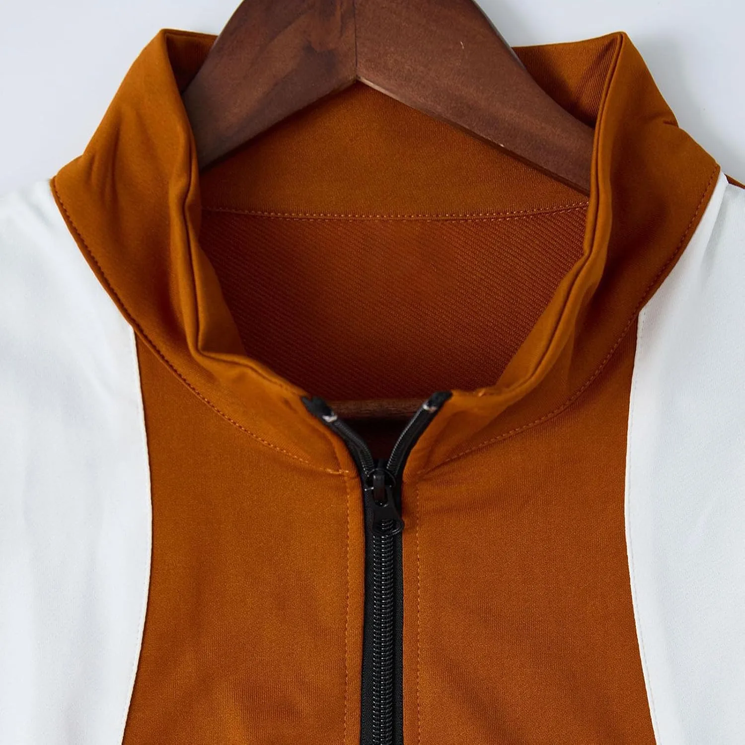 Футболка-майка с V-образным вырезом и воротником-стойкой для мужчин: Casual Slim Fit — фото 2