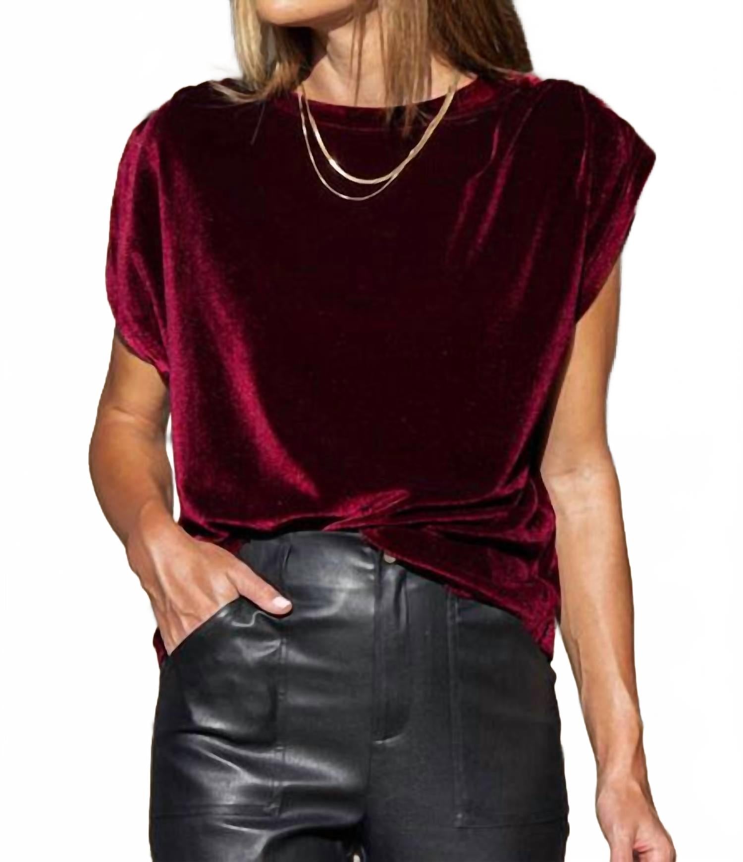 

Красный топ с присборенными плечами из бархата Amaryllis