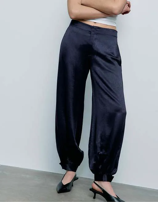 

Темно-синие атласные брюки-баллоны Stradivarius Smart