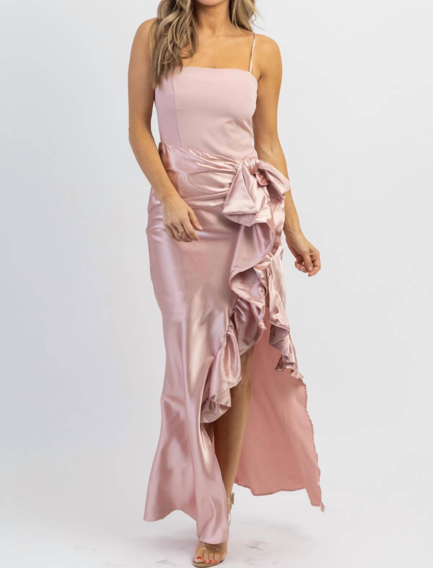 

Платье Siobhan с боковыми оборками в цвете Dusty Pink MABLE
