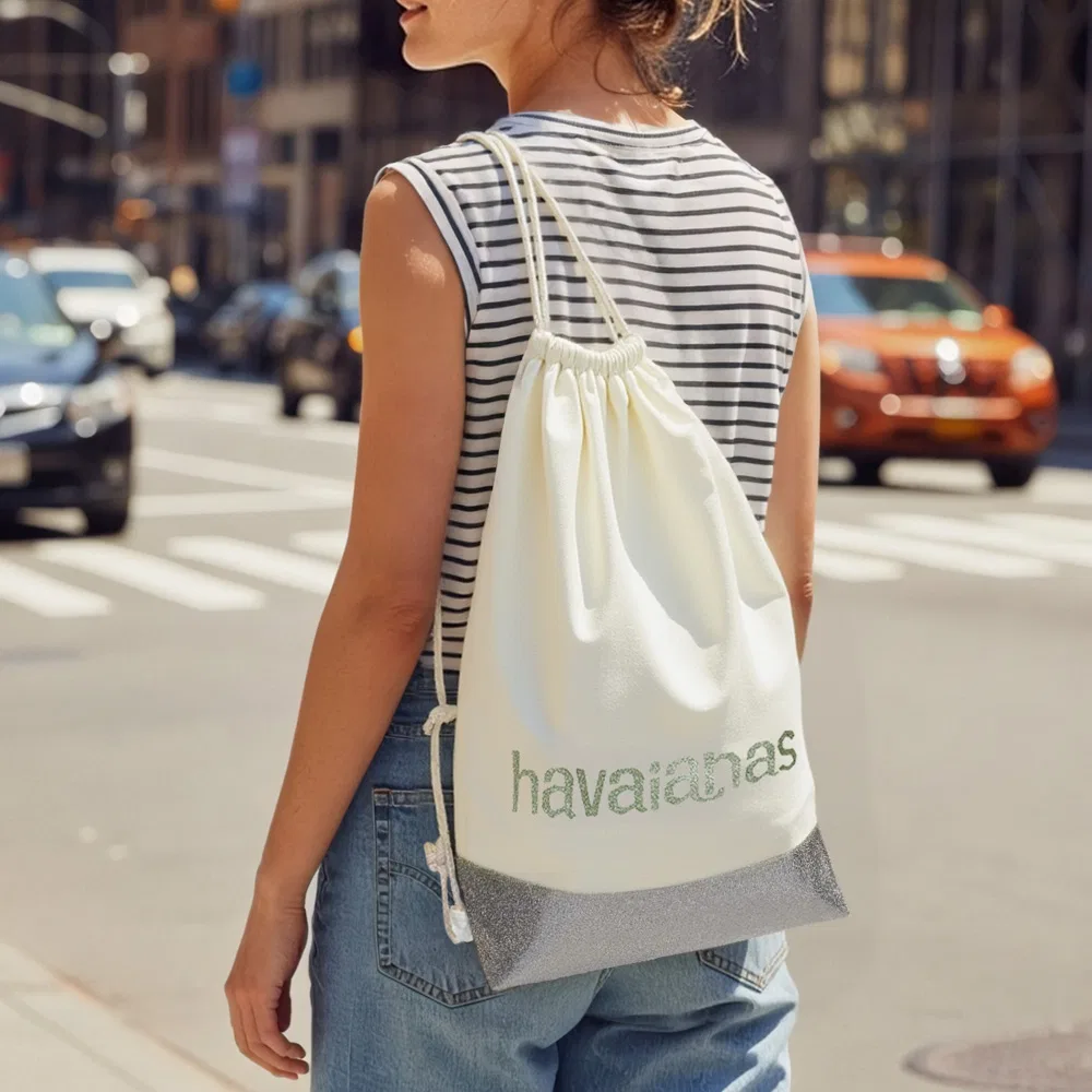 Мужские чёрные шлёпанцы Top Flip Flop и сумка на шнурке с блёстками от Havaianas — фото 2