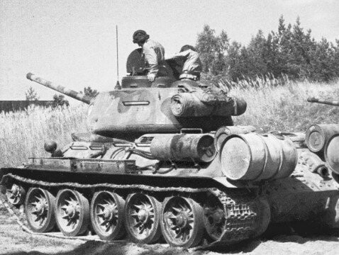 

Комплект модели российского танка Т 3485. Italeri