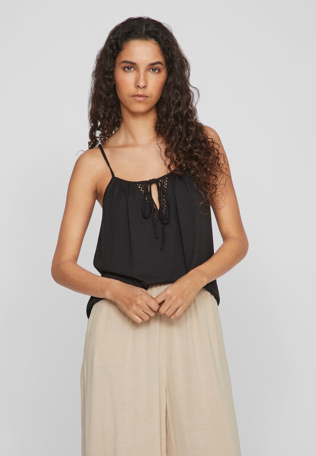 

Топ Vilea Strap VILA, черный
