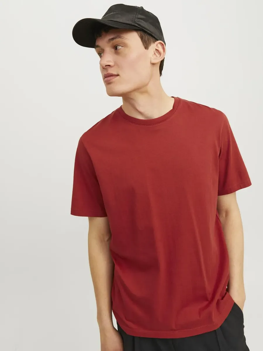 

Рубашка с круглым вырезом Jack & Jones "JJJEORGANIC BASIC TEE SS O-NECK NOOS", цвет Red Ochre