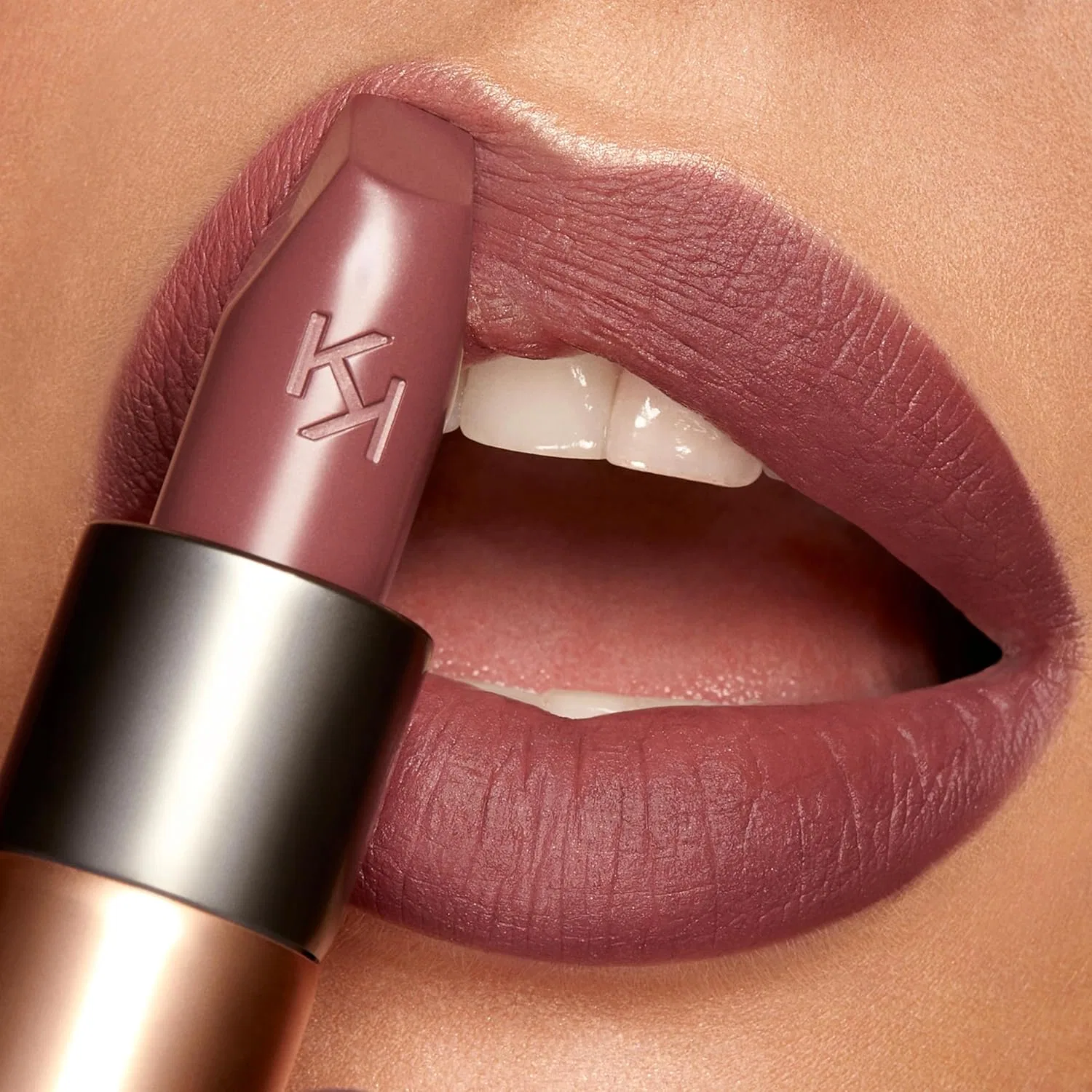 Матовая губная помада «Velvet Passion Matte Lipstick» от KIKO Milano Kiko Milano, 319 Chocolate — фото 3