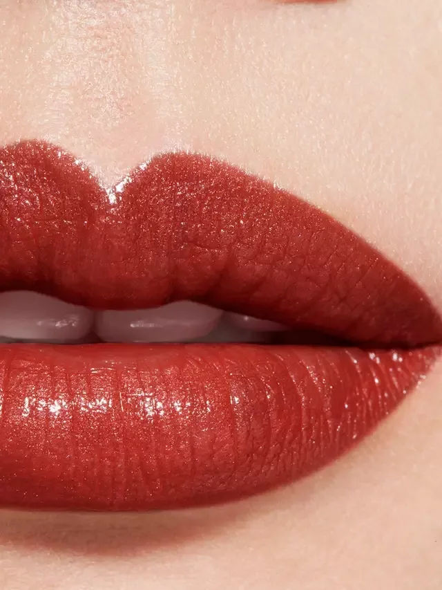 Помада Rouge Coco Longwear Satin Lipstick: увлажняющий и разглаживающий уход за губами CHANEL, 112 Paris 1Er — фото 3
