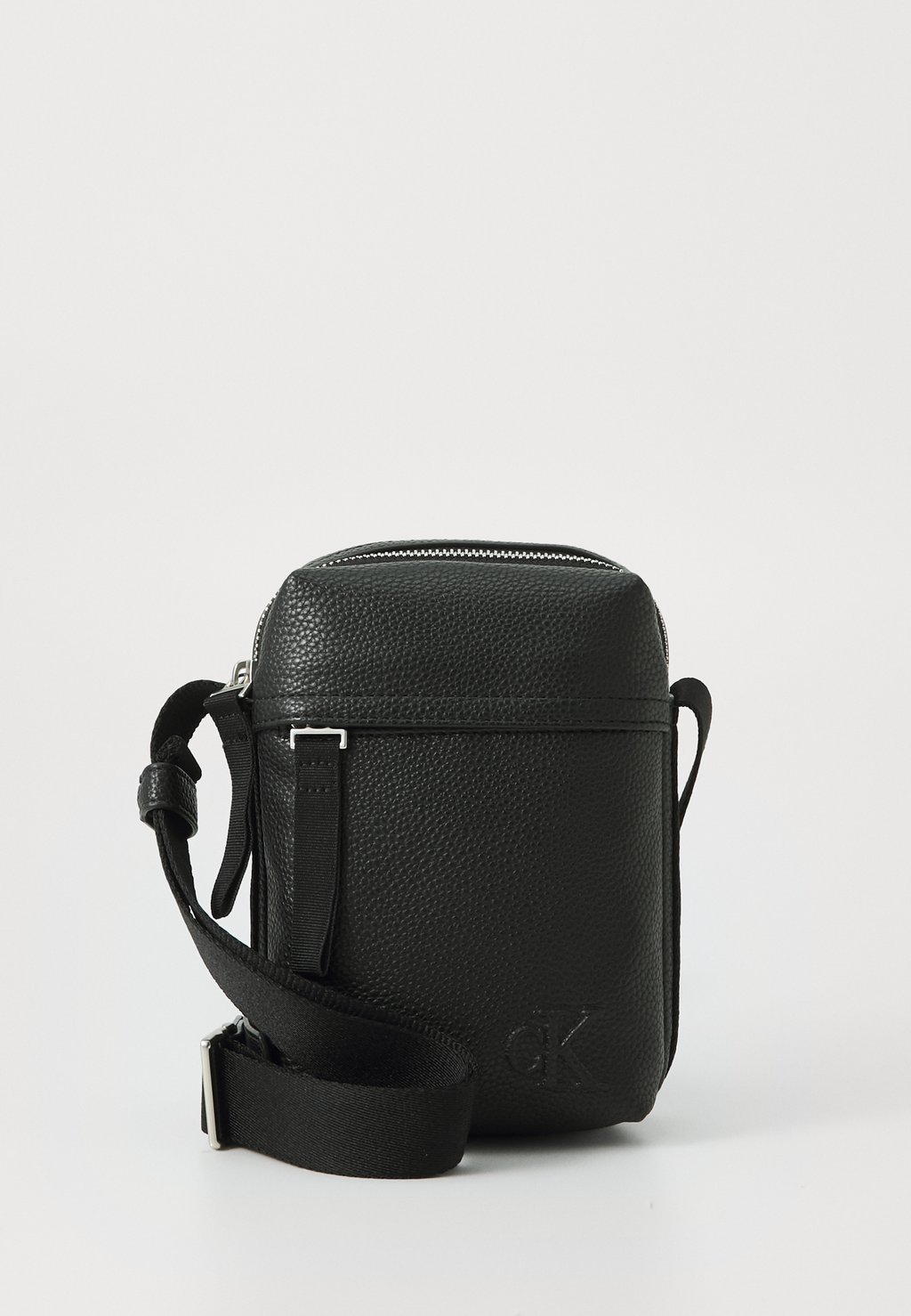 

Сумка через плечо YOUNG INTERESTING REPORTER Calvin Klein Jeans, черный