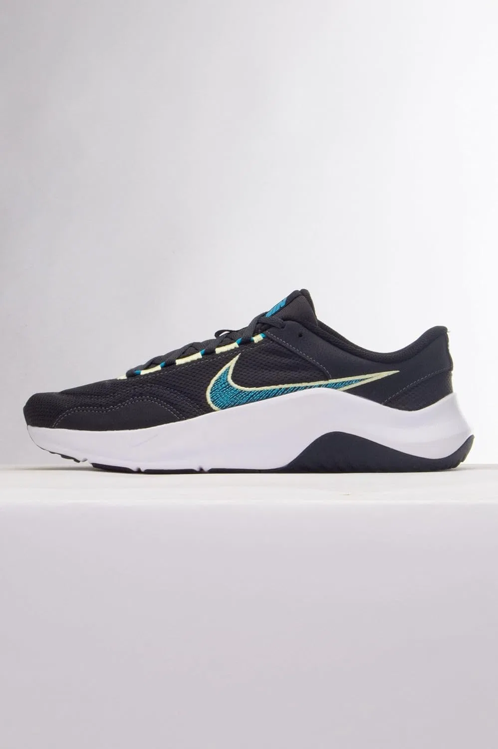 Мужские кроссовки Nike Legend Essential 3, Anthracite Blue Flash White Black — фото 4