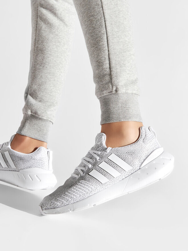 Кроссовки Swift Run 22 adidas, серый — фото 2