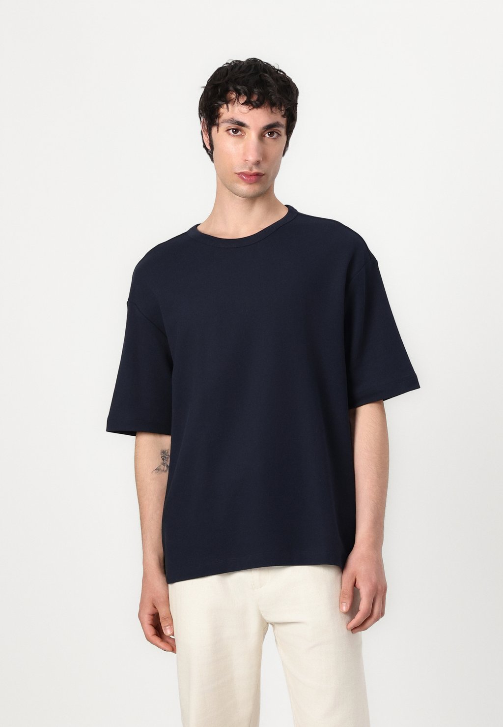

Базовая футболка SLHRELAXLEON BINDING O NECK TEE Selected Homme, темно-синий