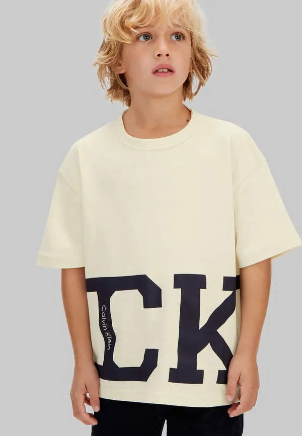 Футболка с принтом в стиле университетской формы Calvin Klein Jeans, Vanilla Ice