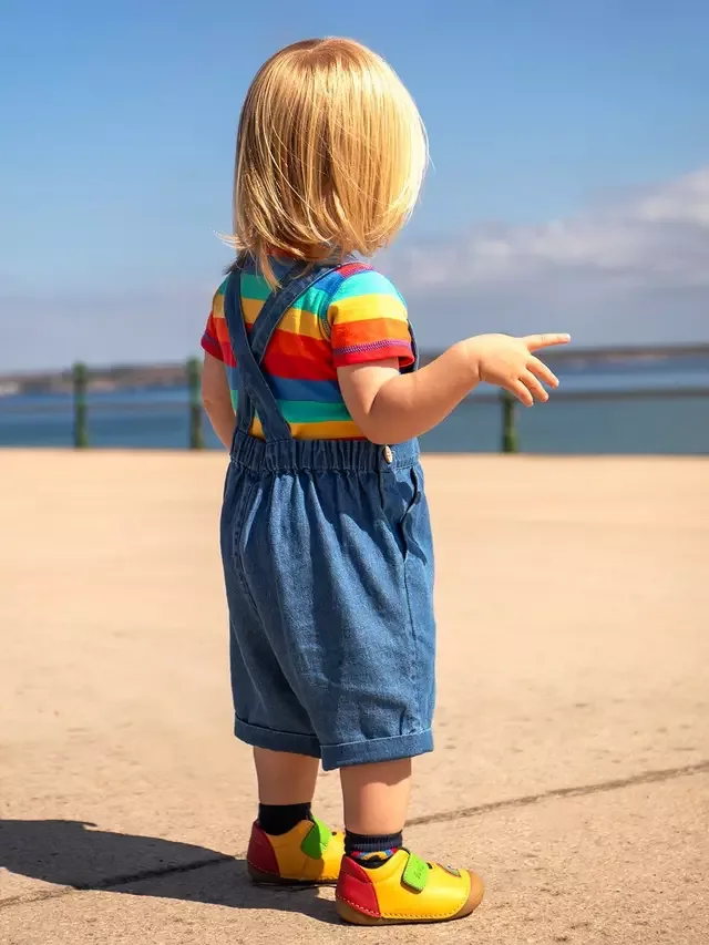 Детский хлопковый джинсовый комбинезон, джинсовый/автомобильный Frugi — фото 3