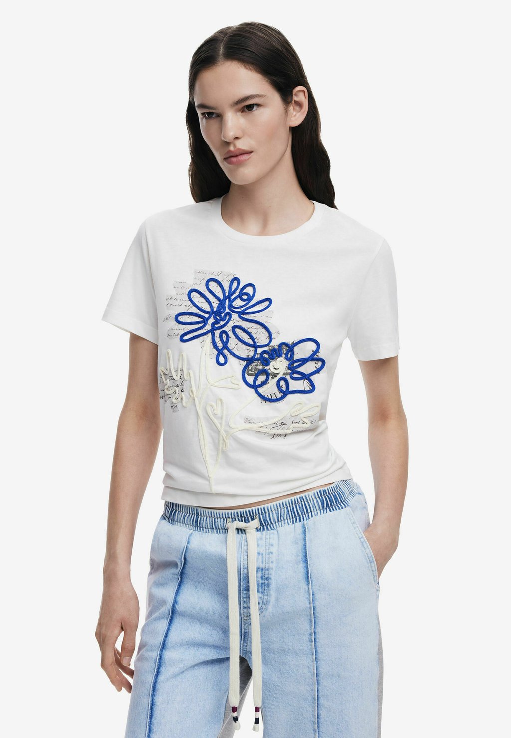 

Футболка с принтом FLORAL LACE Desigual, кремовый