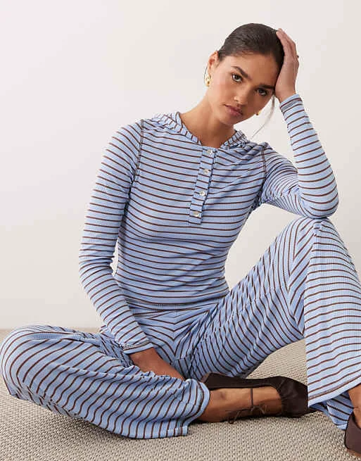 

Однотонный топ в полоску с длинными рукавами и пуговицами ASOS DESIGN и капюшоном