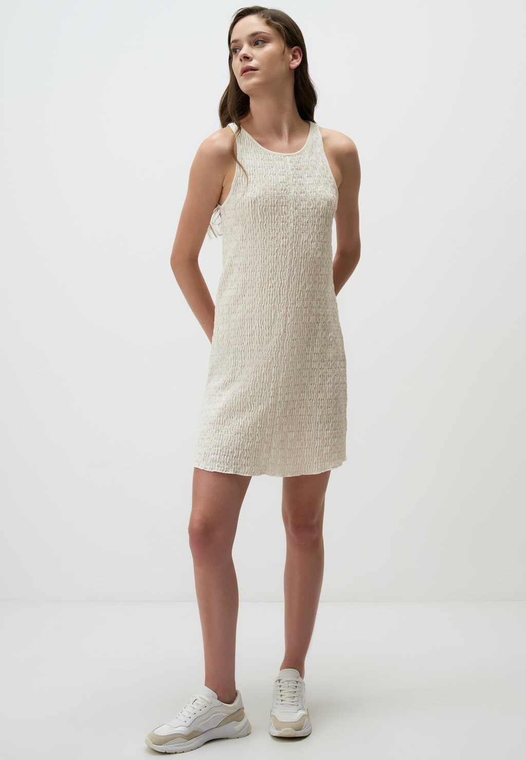 

Повседневное платье TEXTURED SLEEVELESS MINI Jimmy Key, молочный