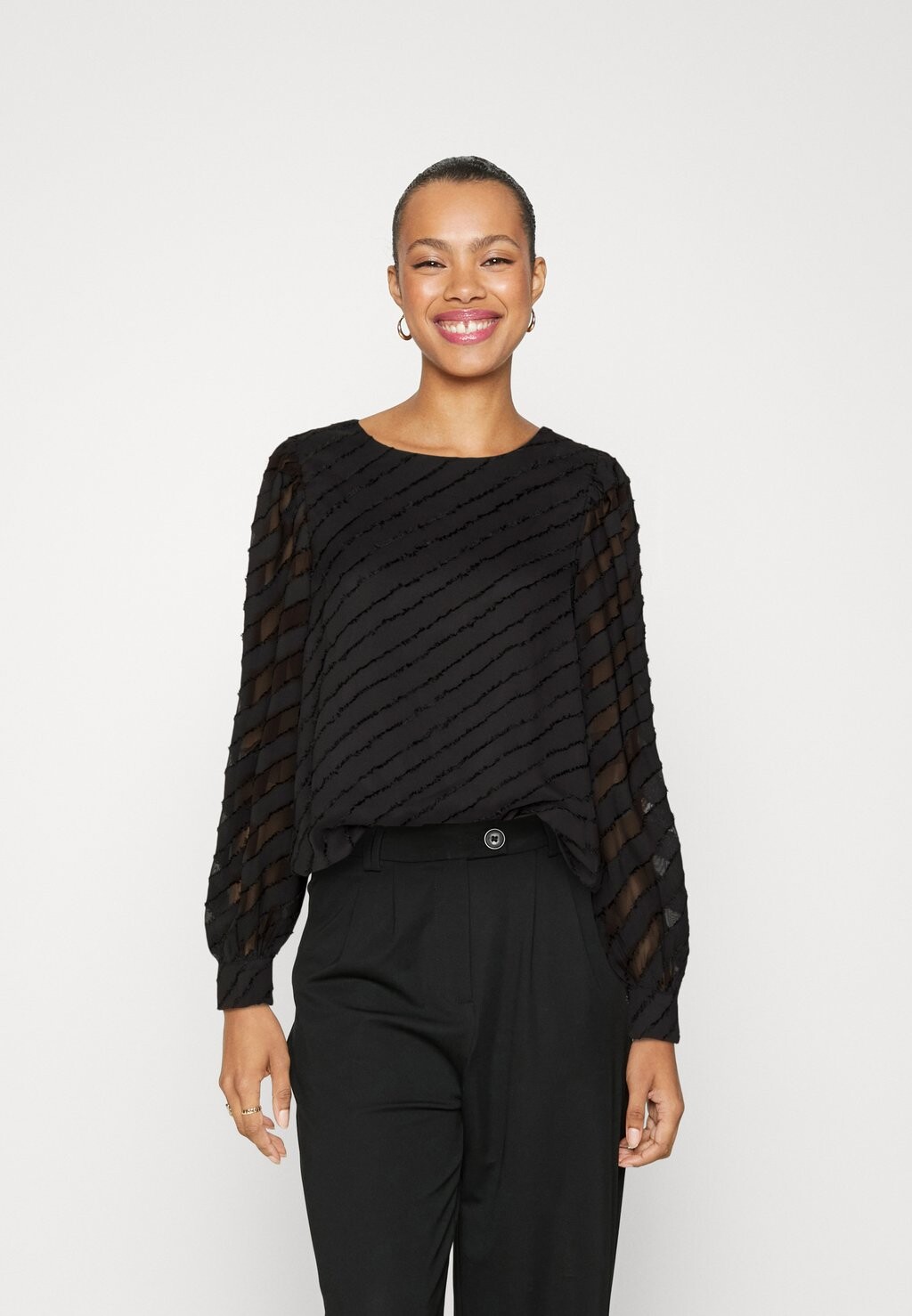 

Блузка Vero Moda VMMILLE O NECK DETAIL, черный