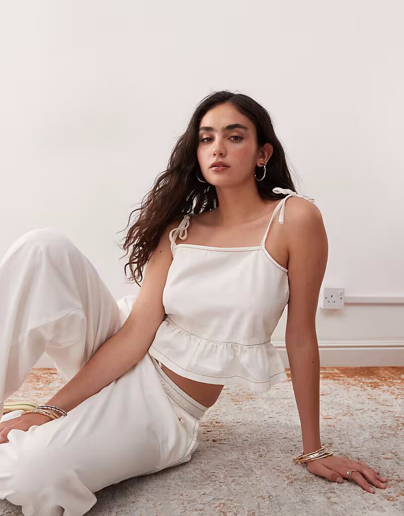 

Мягкий джинсовый твиловый топ с баской на завязках цвета кремовый Reclaimed Vintage