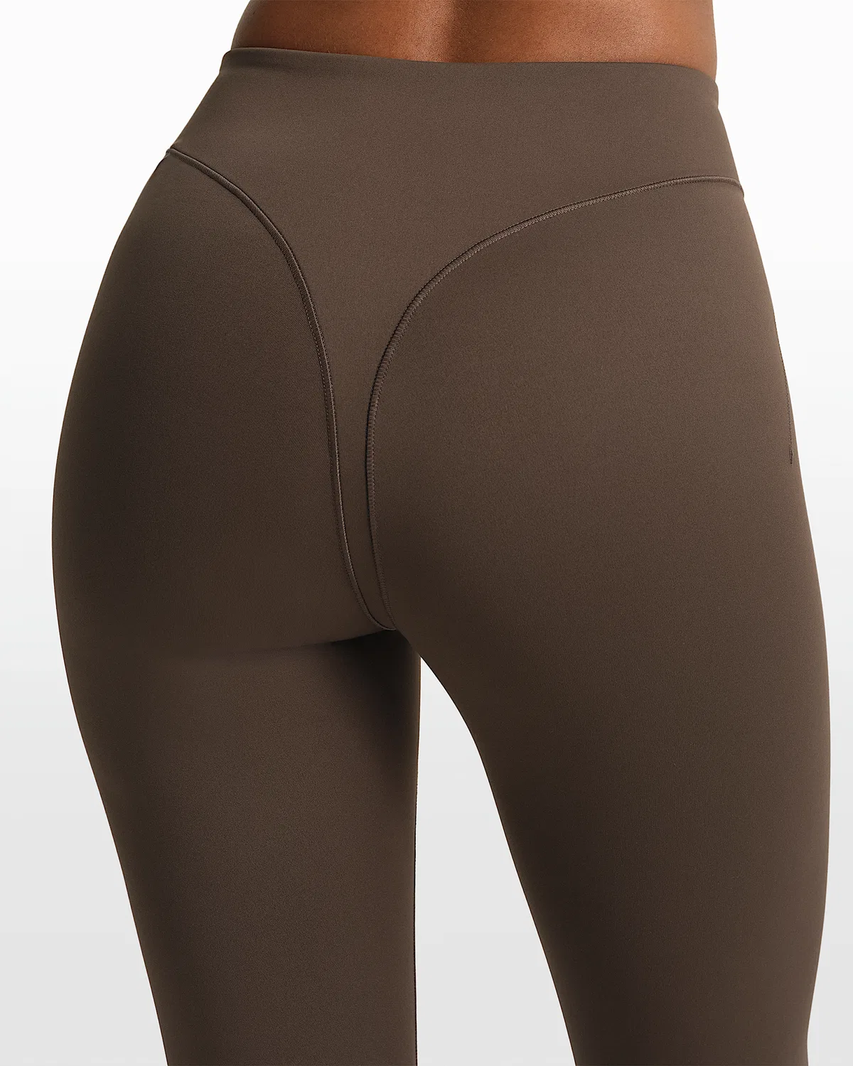 Женские леггинсы NikeSKIMS Matte V-Panel Stirrup, NSKM Dark Sepia — фото 3