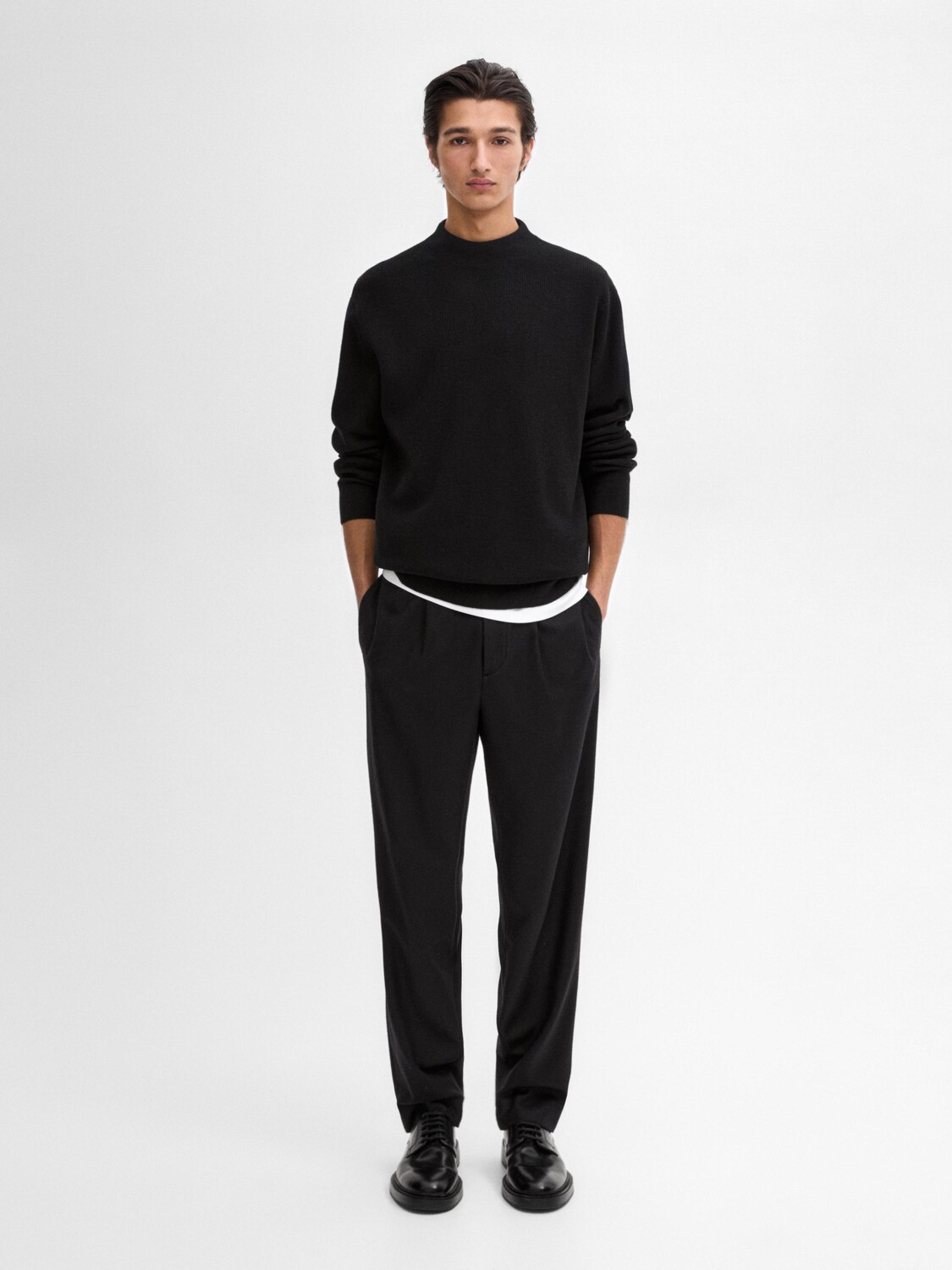 

Свитер с воротником-стойкой Massimo Dutti, черный
