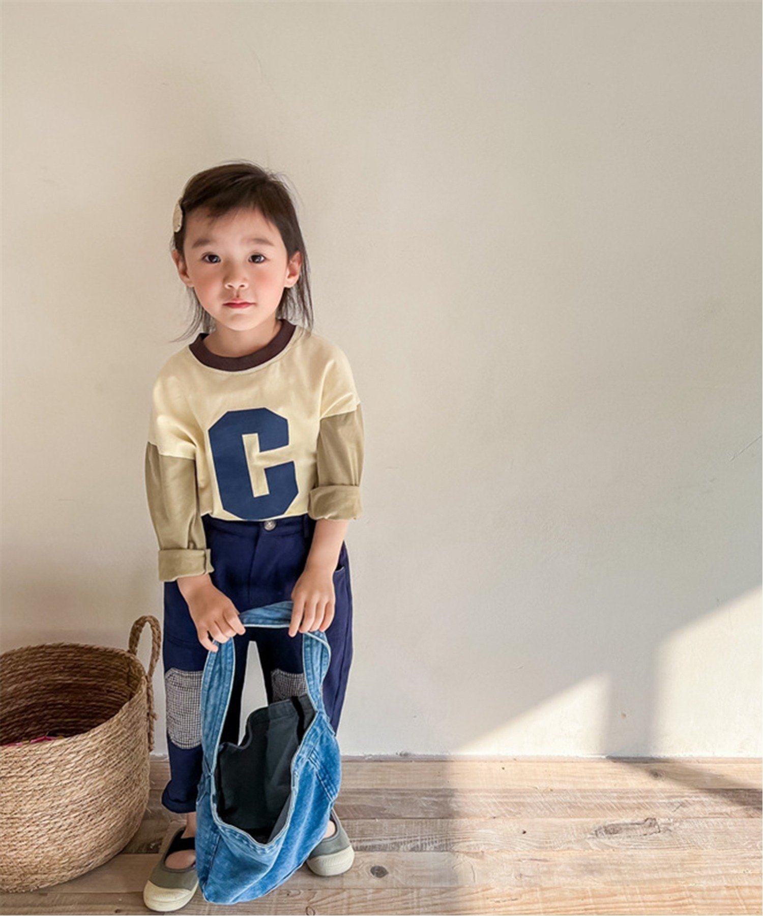 Длинная футболка с принтом логотипа и меняющим цвет краем Aimoha Kids, beige — фото 2
