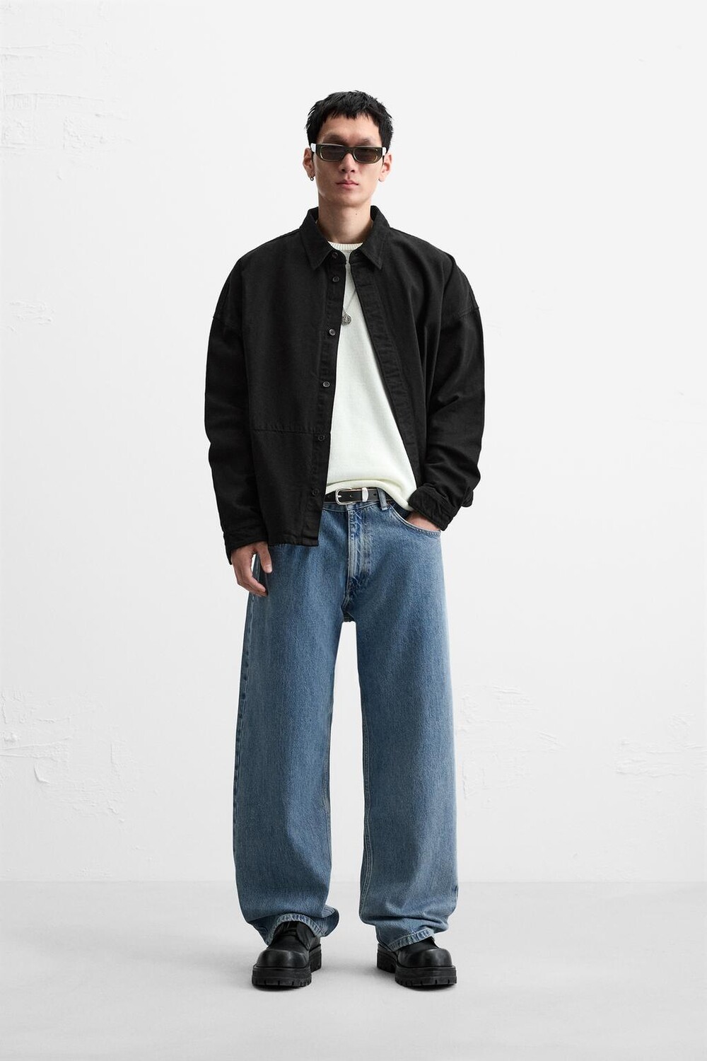

Джинсовая рубашка с карманами ZARA, черный