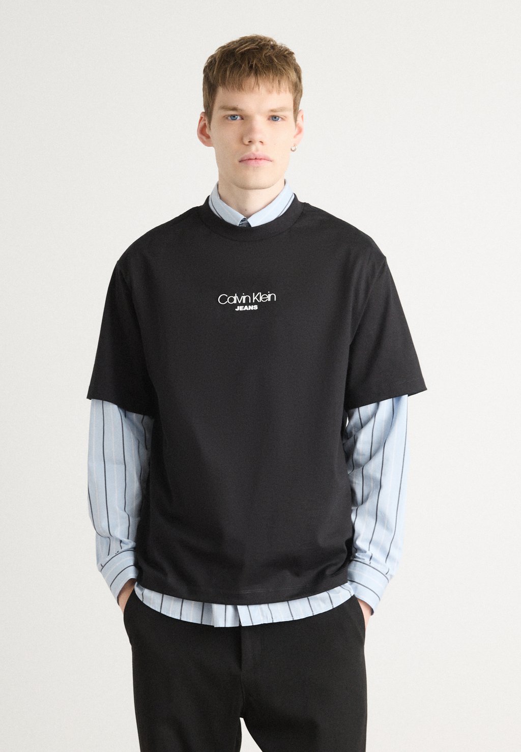 

Базовая футболка GRAPHIC TEE Calvin Klein Jeans, черный