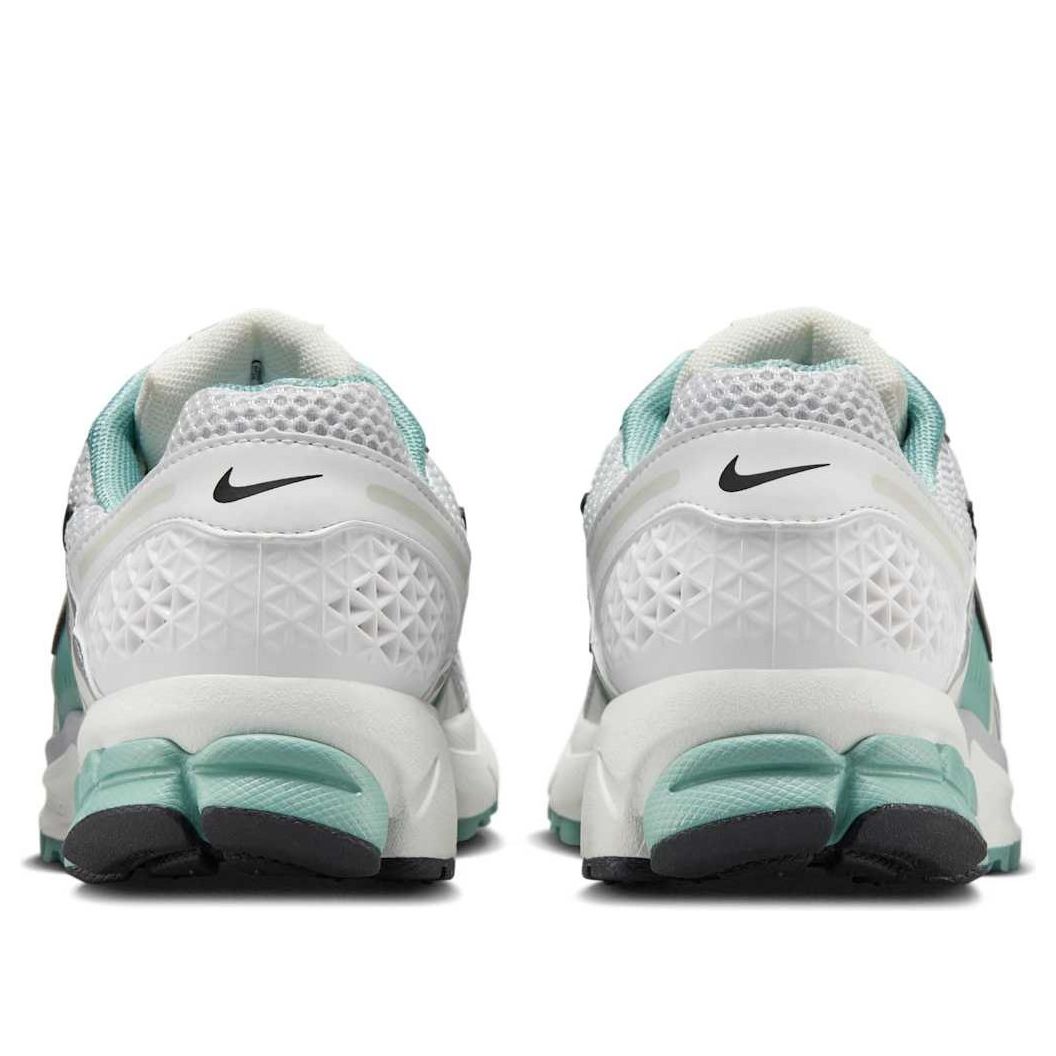 Кроссовки (WMNS) Nike Air Zoom Vomero 5 'White Cannon Wolf Grey Silver' — фото 3