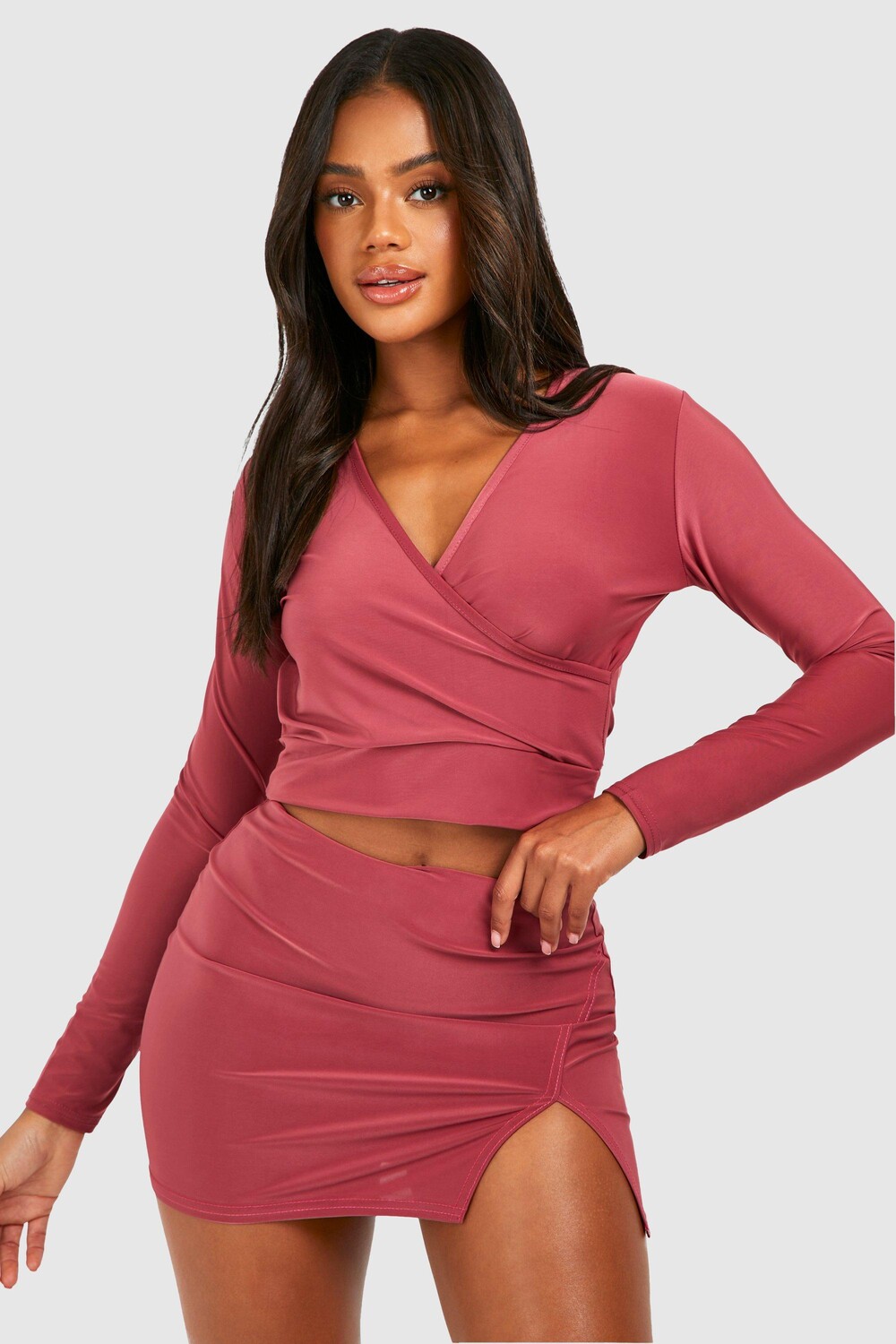 

Облегающая мини-юбка с разрезом по бокам boohoo, фиолетовый