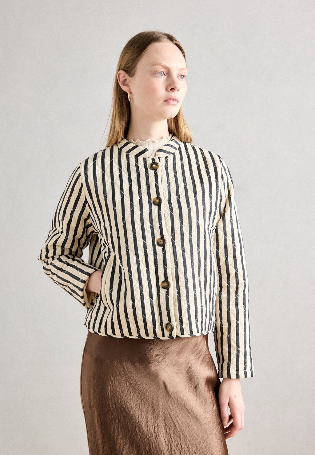 

Легкая куртка JACKET Lollys Laundry, черный