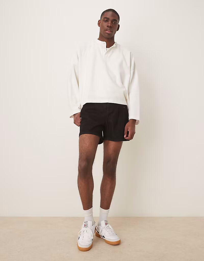 

Короткие узкие джинсовые шорты ASOS DESIGN со складками черного цвета