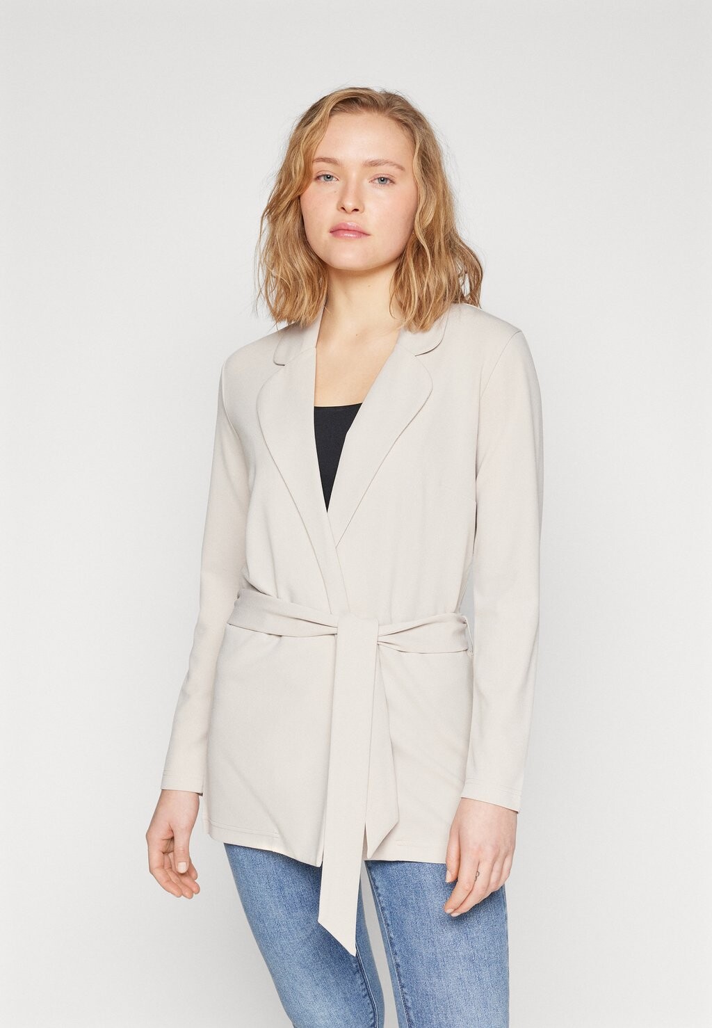 

Короткое пальто Jdygeggo Life L/S Belt Blazer Jrs JDY, серый шато