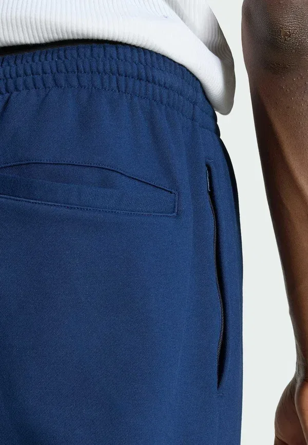 Штаны спортивные Adidas Originals Trefoil essentials open hem pants, цвет ночной индиго — фото 3