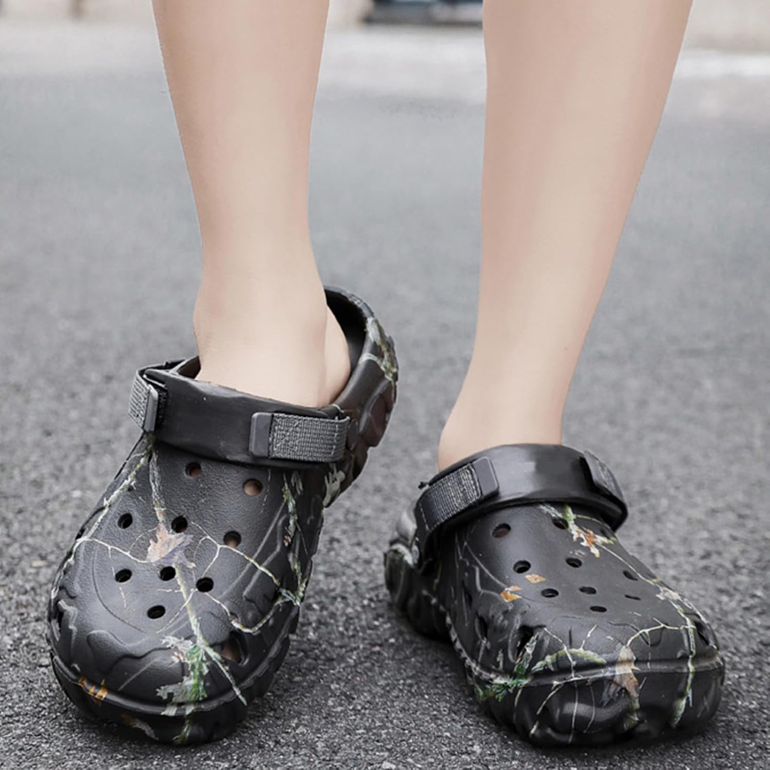 Меховые сабо с подкладкой Водонепроницаемые зимние пушистые тапочки для женщин и мужчин Модные флисовые унисекс Нескользящие дышащие домашние тапочки Теплые и удобные для прогулок дома и на улице, для сада Generic, черный — фото 3