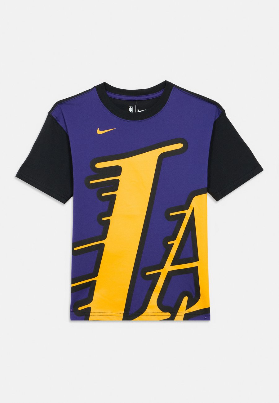 

Футболка Nike Performance NBA LOS ANGELES LAKERS BOYS TEE UNISEX, Black, Черный, Футболка Nike Performance NBA LOS ANGELES LAKERS BOYS TEE UNISEX, Black