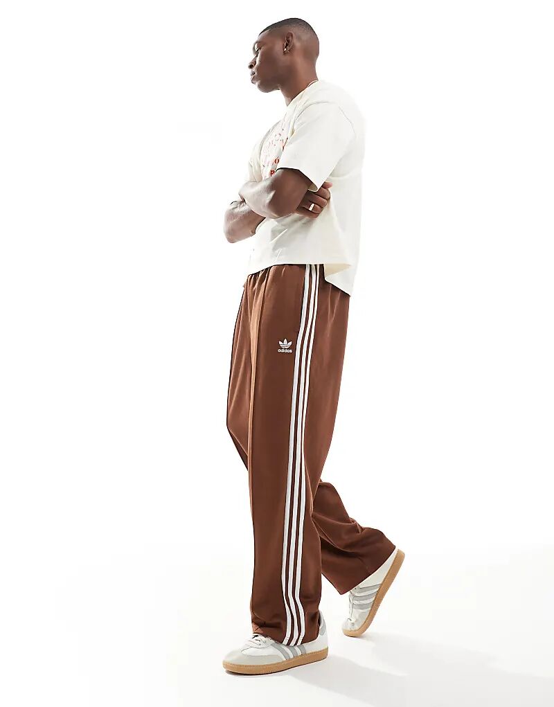 

Спортивные штаны коричневого цвета adidas Originals