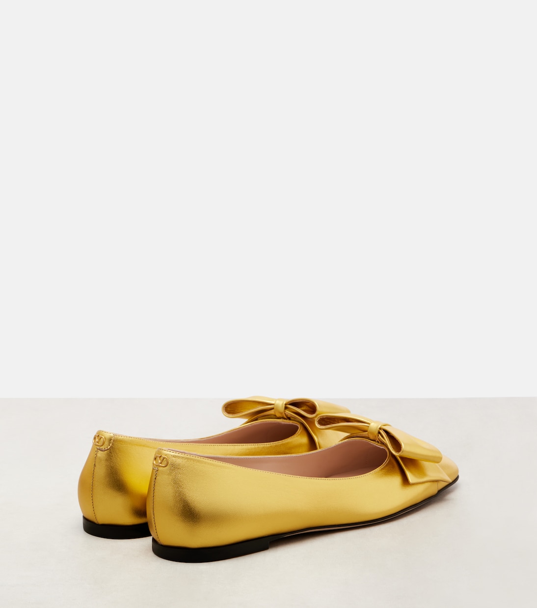 Балетки Bowow из металлизированной кожи Valentino Garavani, Old Gold — фото 2
