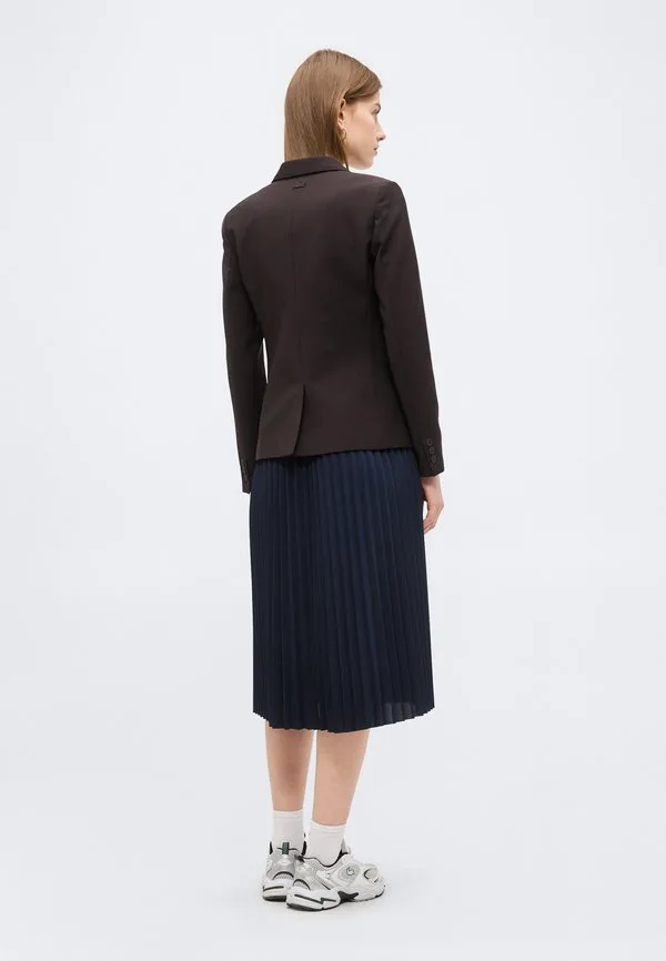 Блейзер Lacoste Dark Brown, приталенный крой, коричневый — фото 4