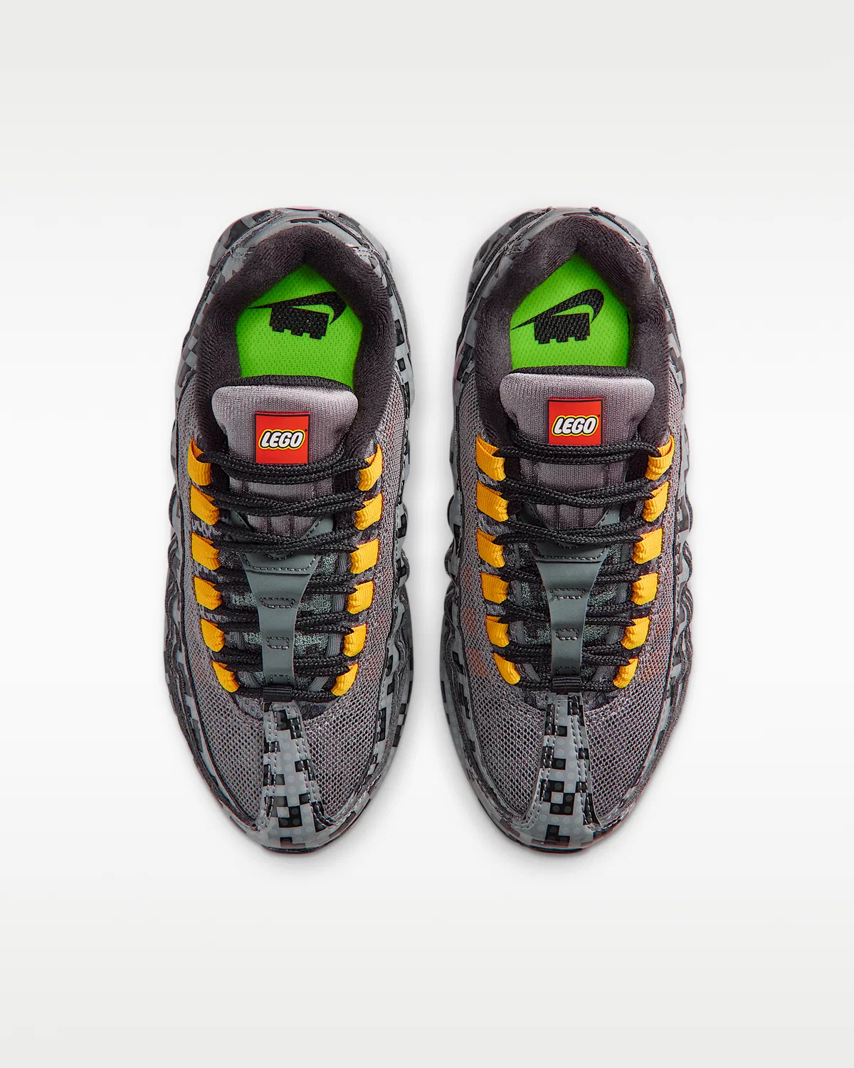 Детские кроссовки Nike Air Max 95 x LEGO® Collection, Smoke Grey/Black/University Gold/Metallic Silver — фото 4