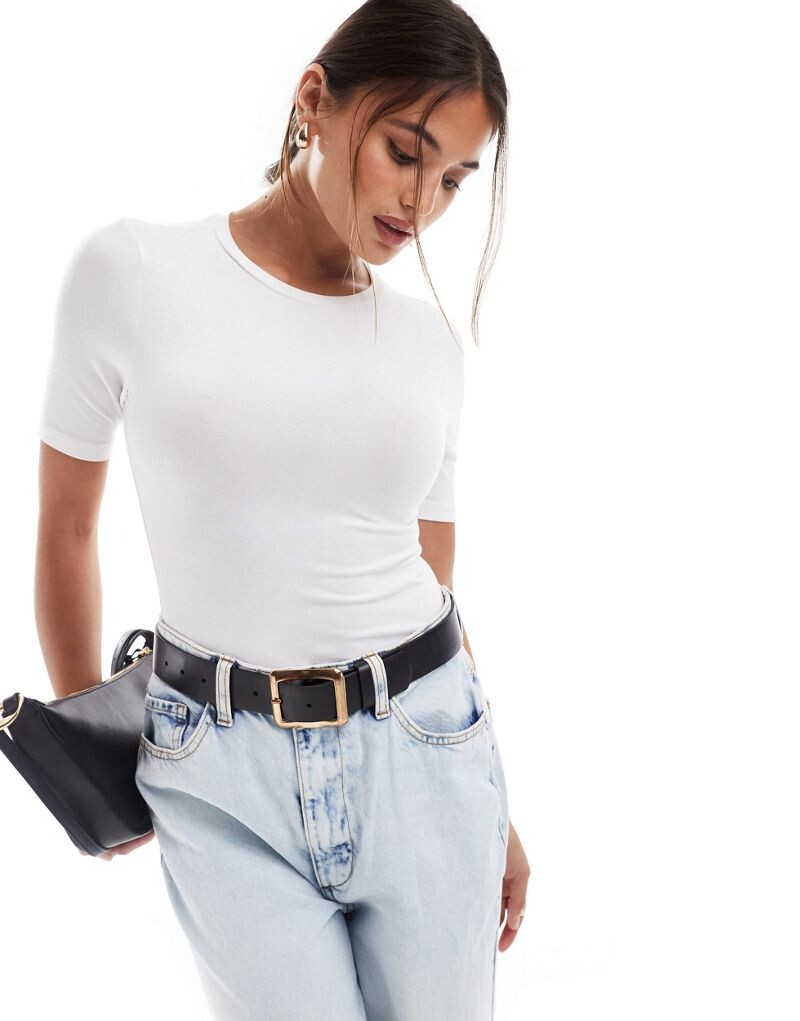 

Белое боди-футболка скинни ASOS DESIGN