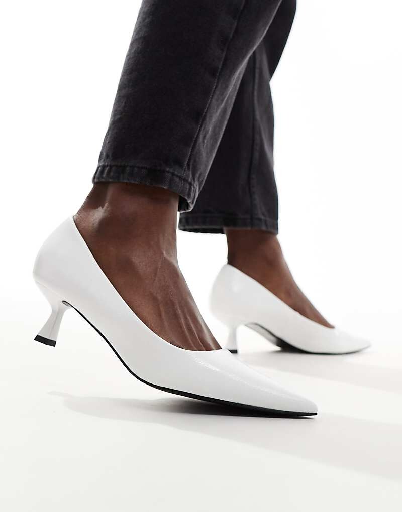

ASOS DESIGN – Street – туфли белого цвета на маленьком каблуке
