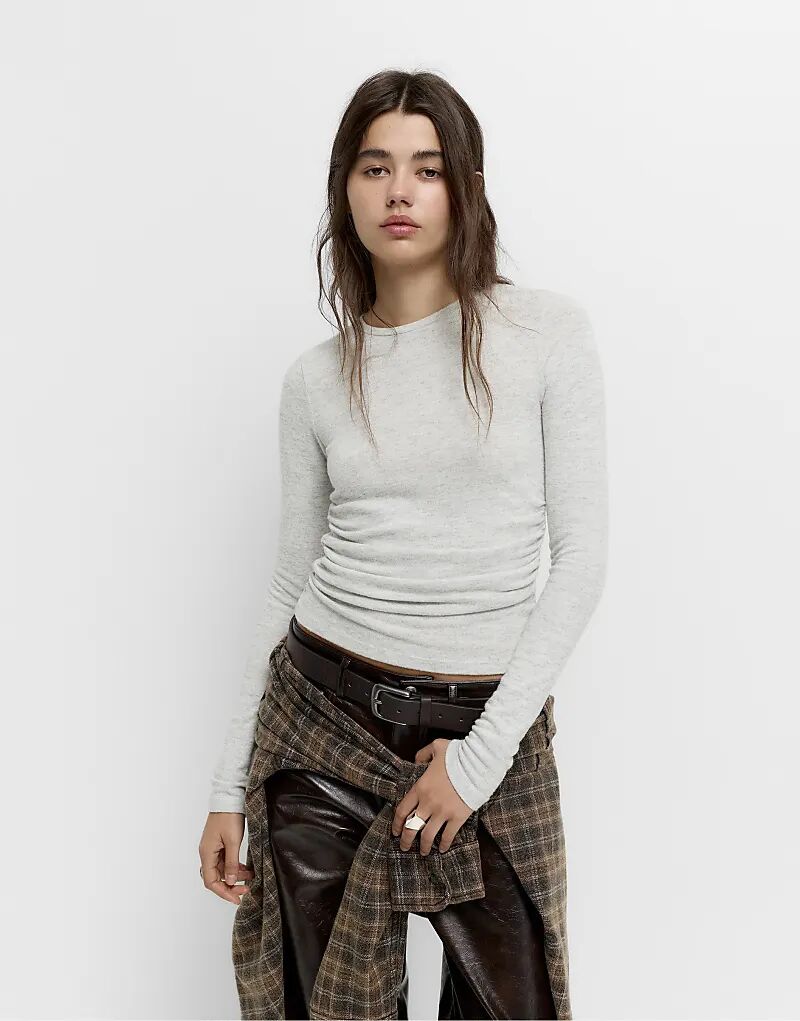 

Мягкая на ощупь футболка Pull&Bear со сборками в бледно-мелованном цвете