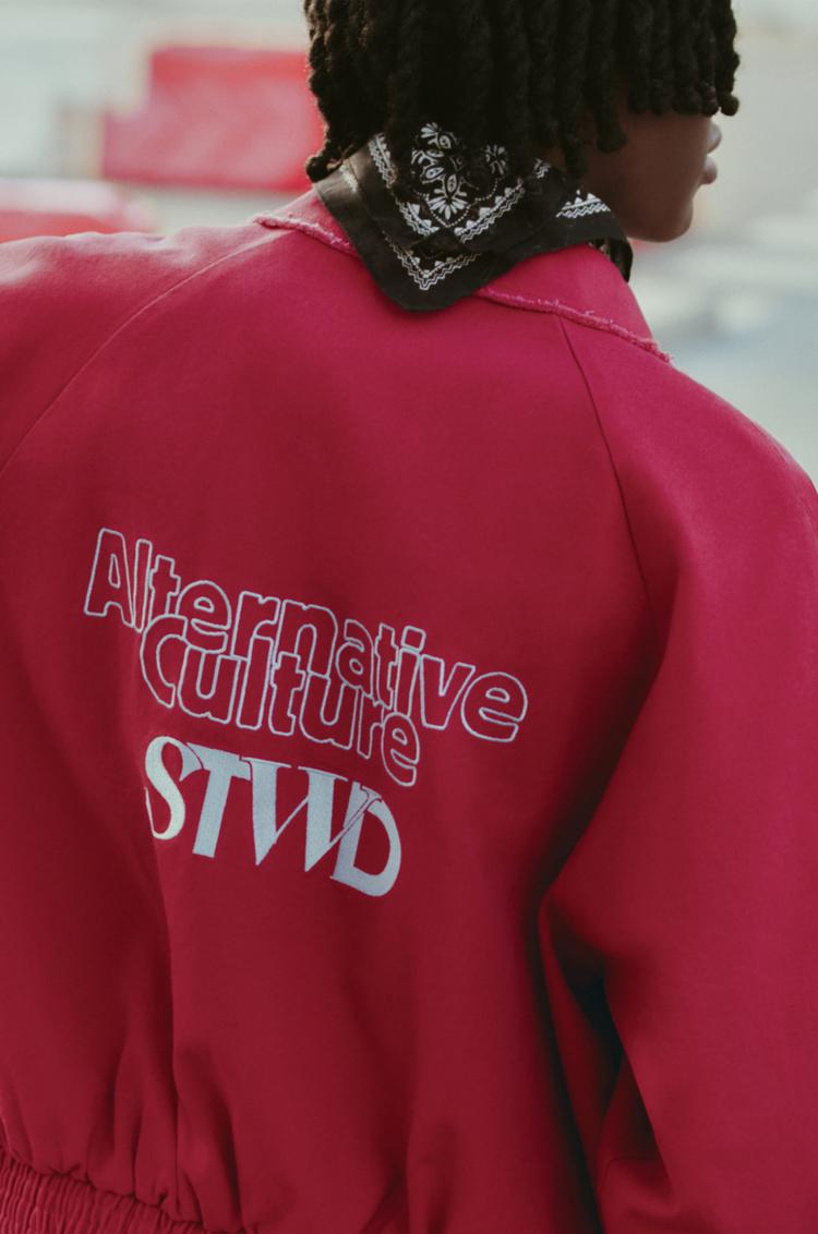 

Куртка-Бомбер Stwd Pull And Bear, красный