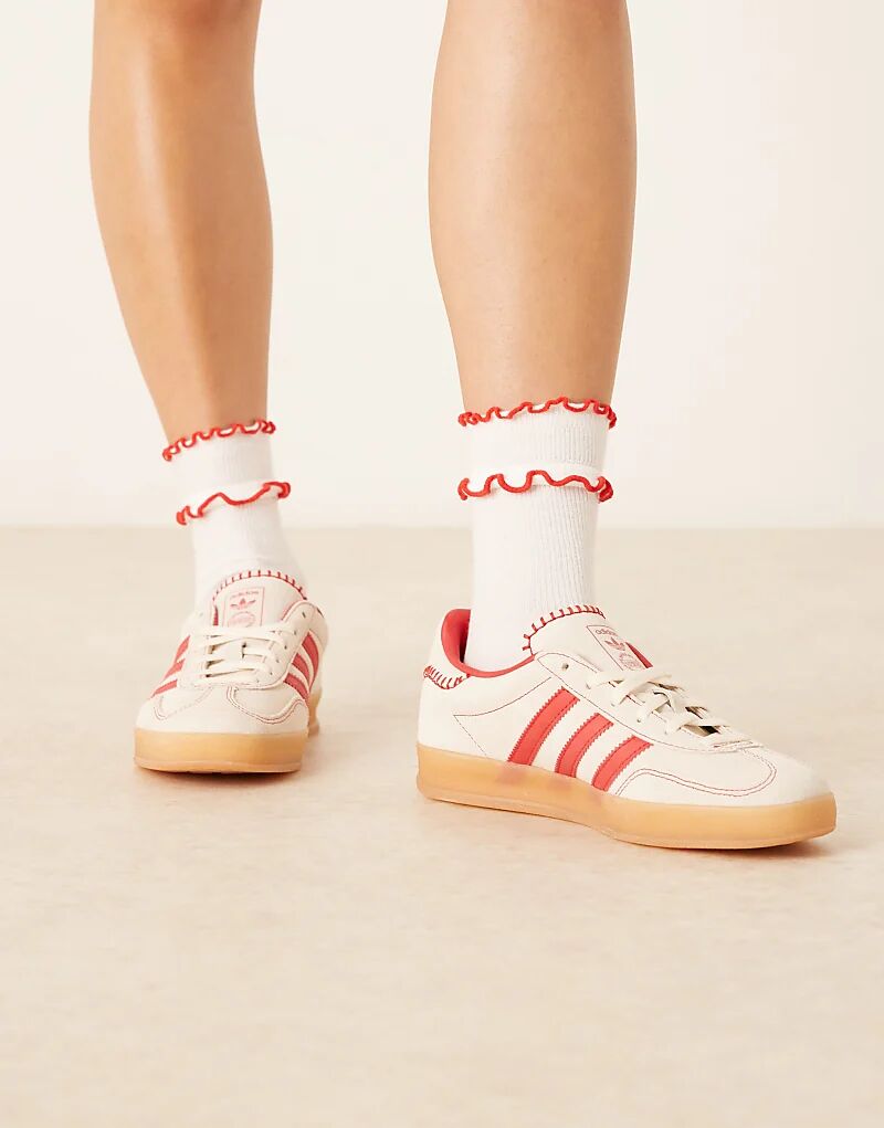 Кроссовки adidas Originals Gazelle Indoor кремового и красного цветов