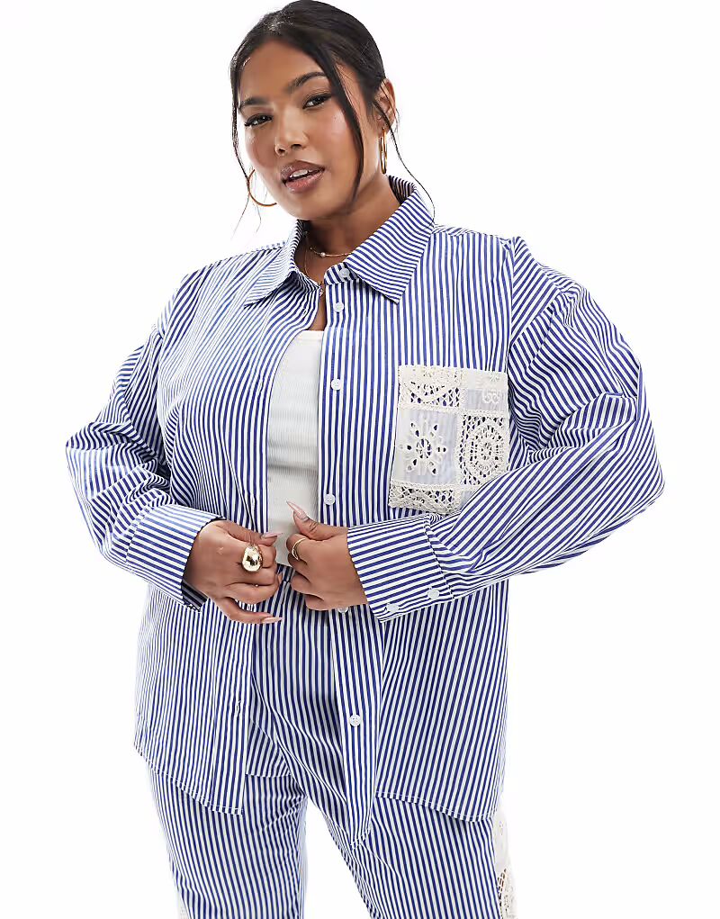 

Эксклюзивная рубашка Renee Studio Plus с завязками на спине, связанная крючком, в сине-белую полоску