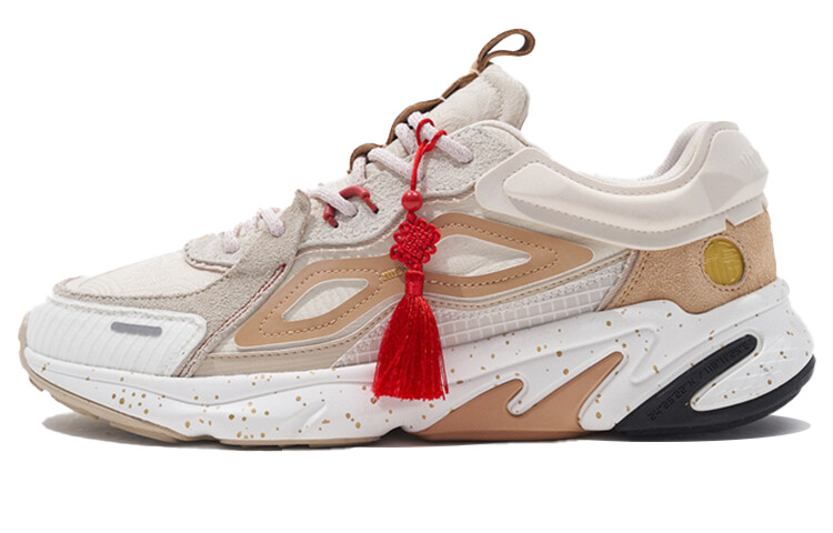 

Обувь для образа жизни Мужская с низким верхом цвета молочный чай Белый Xtep