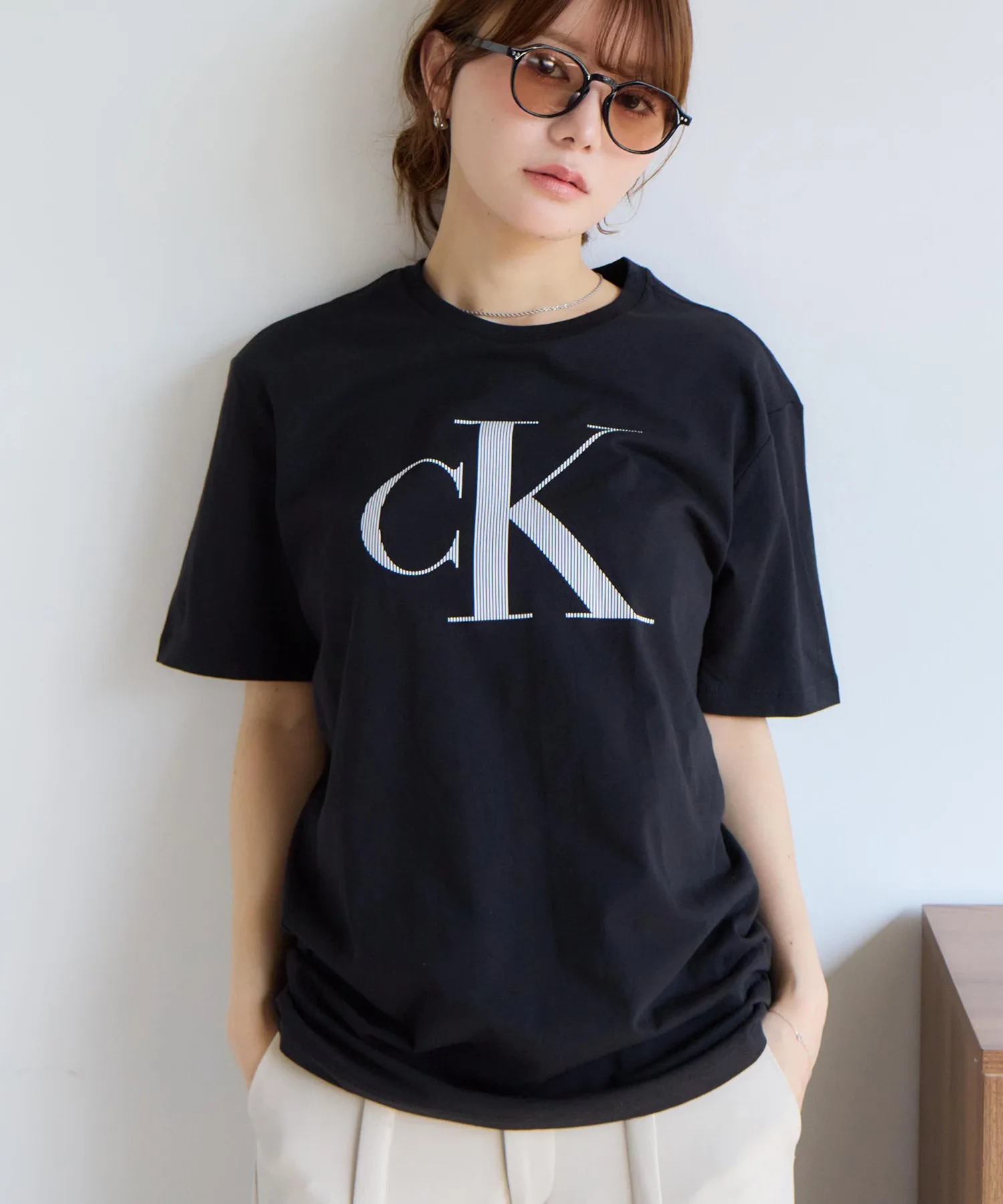 Мужские и женские футболки с логотипом Monogram SS Calvin Klein чёрные — фото 3